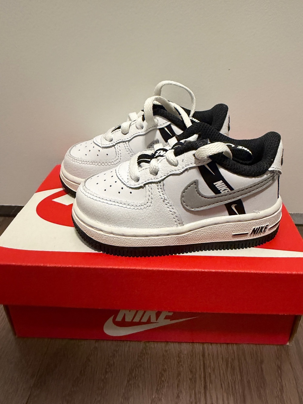 Nike Air Force 1 LV8 Toddler Sneakers White Black Grey – Size 5C